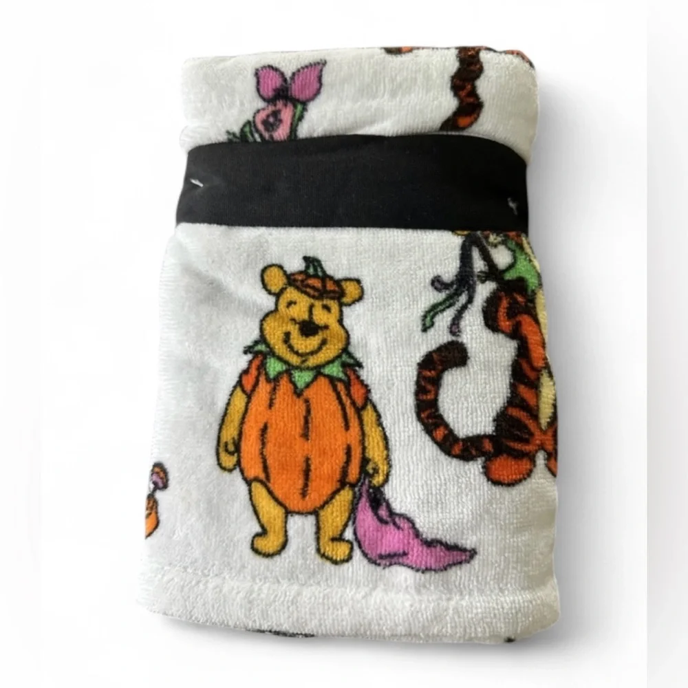 DISNEY Winnie The Pooh Tigger Halloween Hand Towels Set Of 2 New